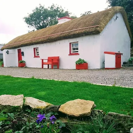 Charming Thatched Holiday With Beach View בית נופש Lettermacaward